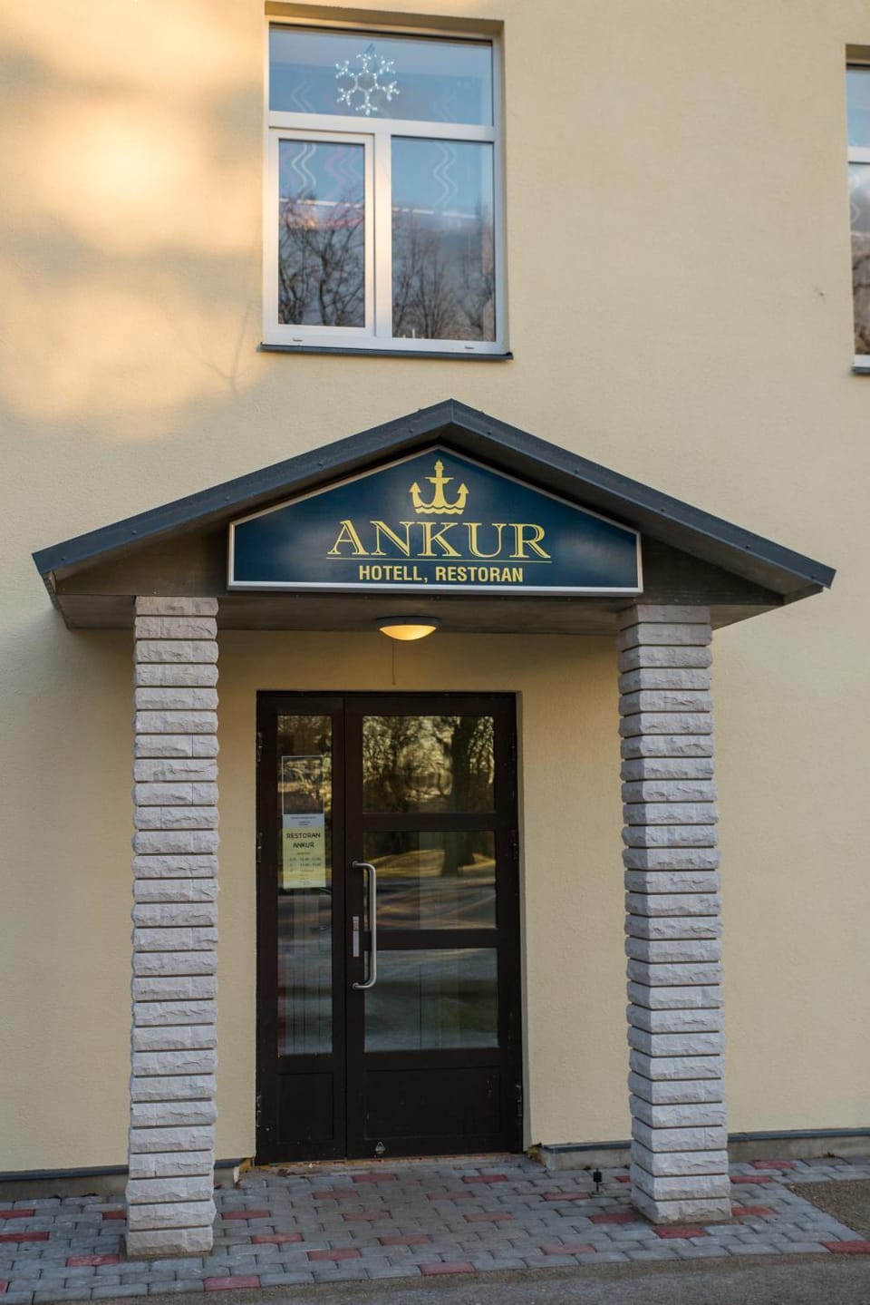 Facade/entrance
