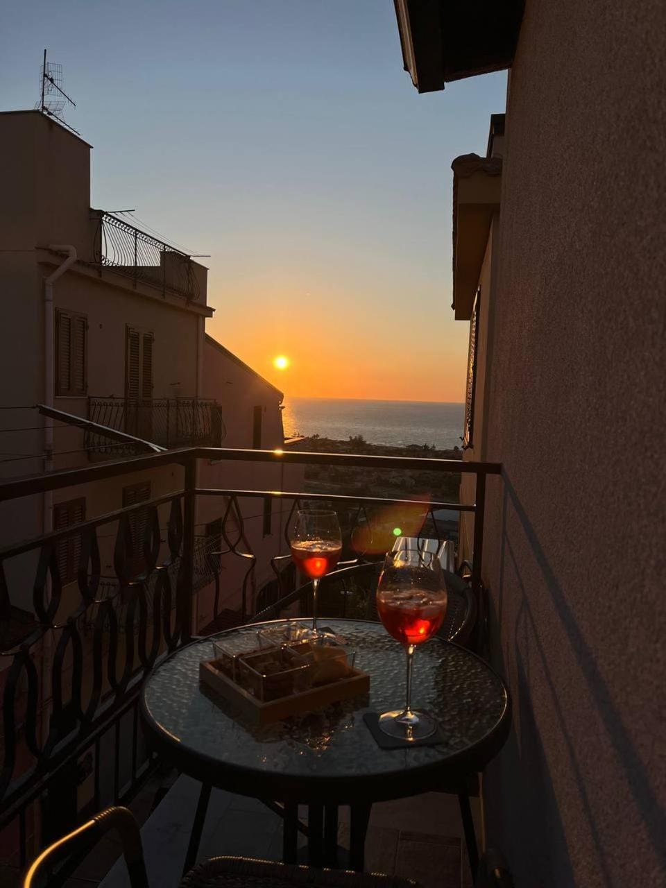 Dining area, Sea view, Drinks, Sunset