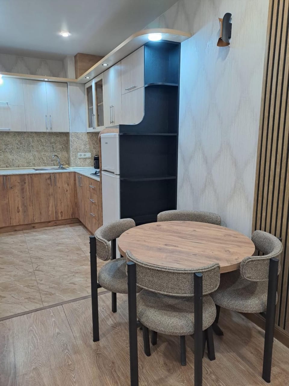 Kitchen or kitchenette, Dining area, stove
