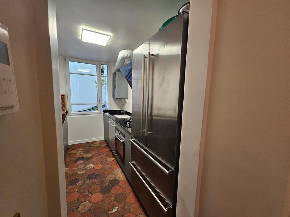 Coffee/tea facilities, dishwasher, oven, stove, toaster, kitchen