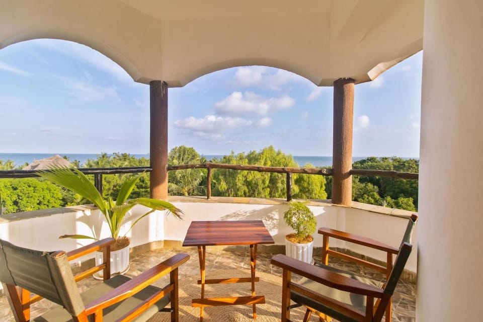 Ken's Apartment 6 Enjoy Ocean Views, Pool and AC Apartment in Kilifi, Kenya