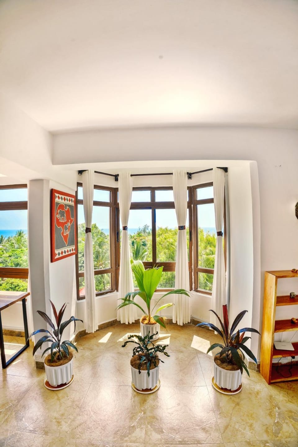 Ken's Apartment 6 Enjoy Ocean Views, Pool and AC Apartment in Kilifi, Kenya