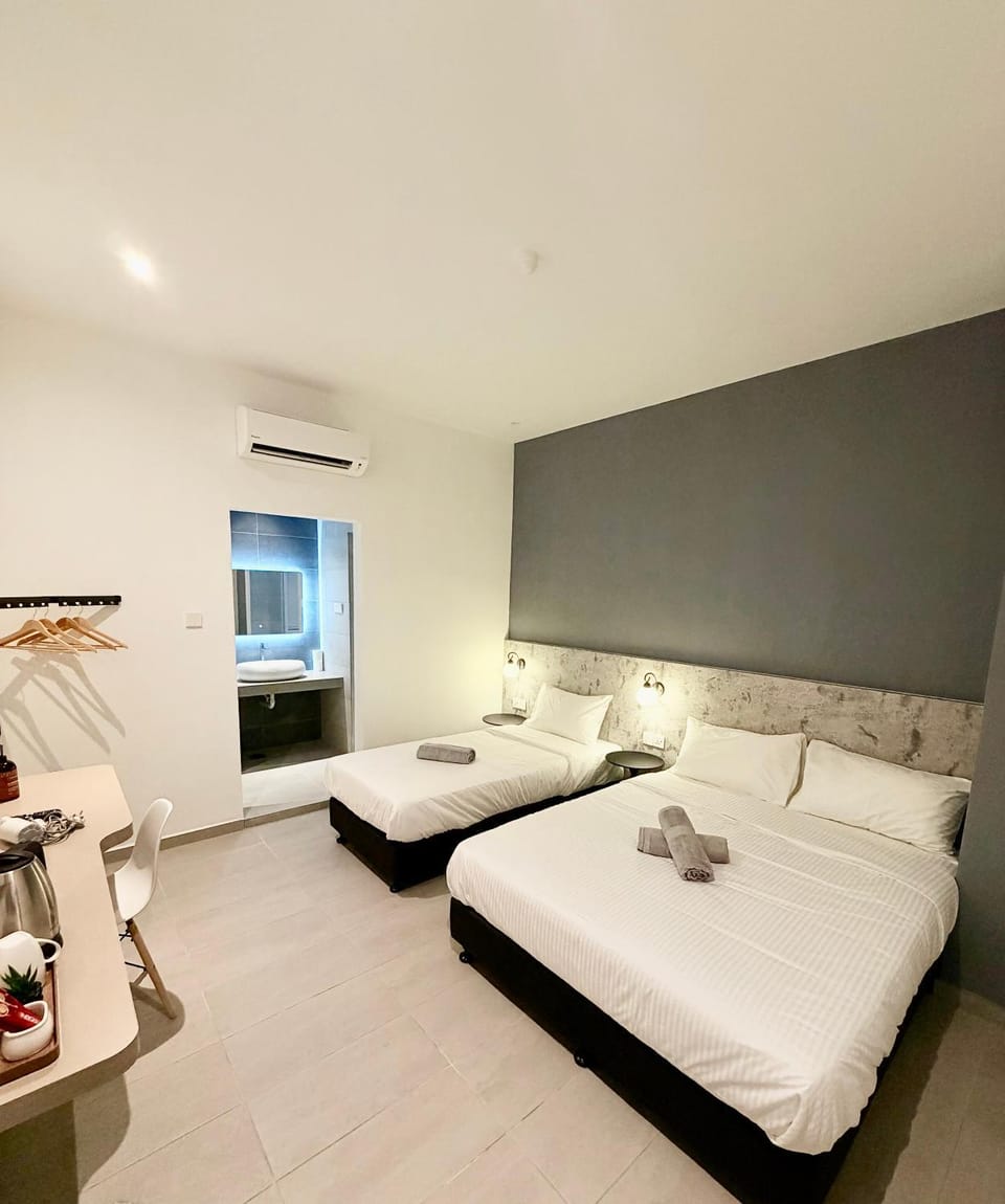 Shower, Toilet, Bed, Bathroom, TV and multimedia, Coffee/tea facilities, Bath, bidet, flat iron, hair dryier, internet, acessibility, air conditioner