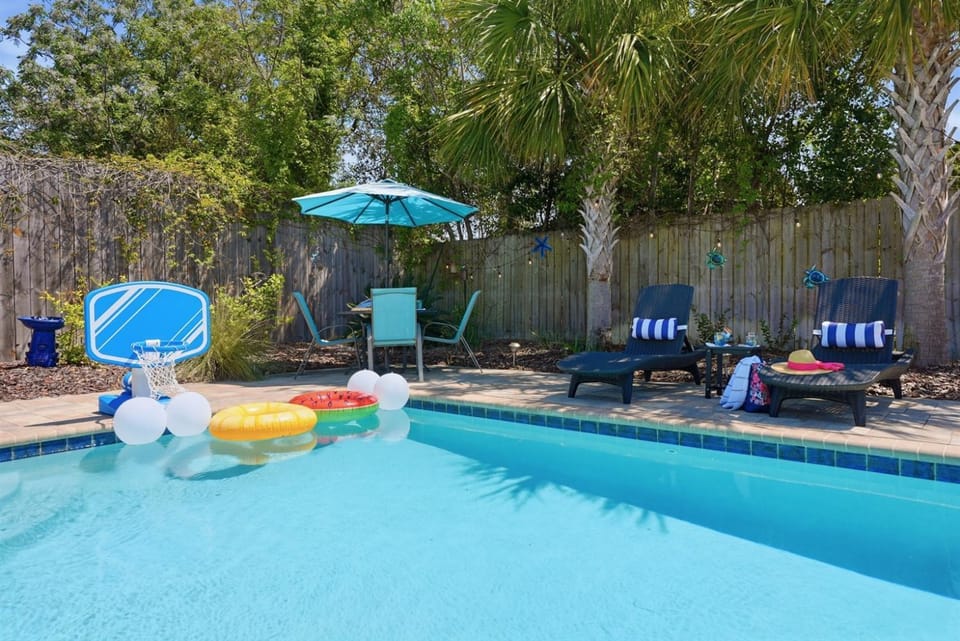 Day, Garden, Swimming pool, sunbed