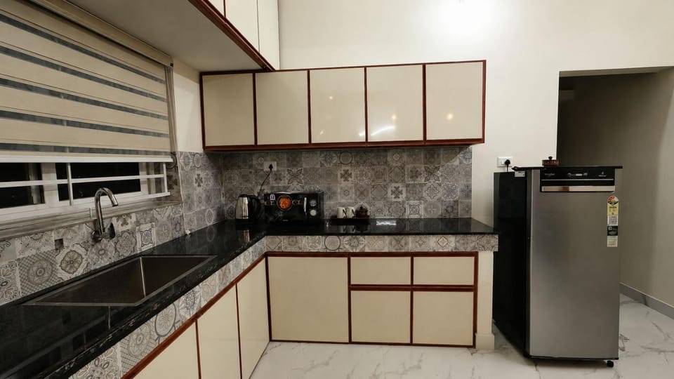 Kitchen or kitchenette, kitchen, kitchen