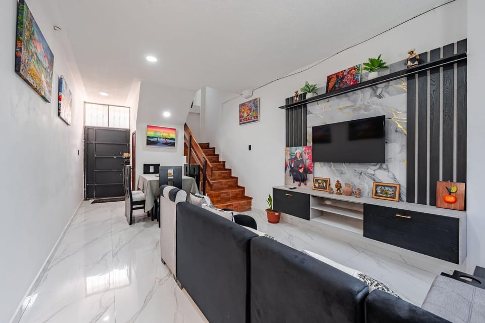 Communal lounge/ TV room, TV and multimedia, Dining area