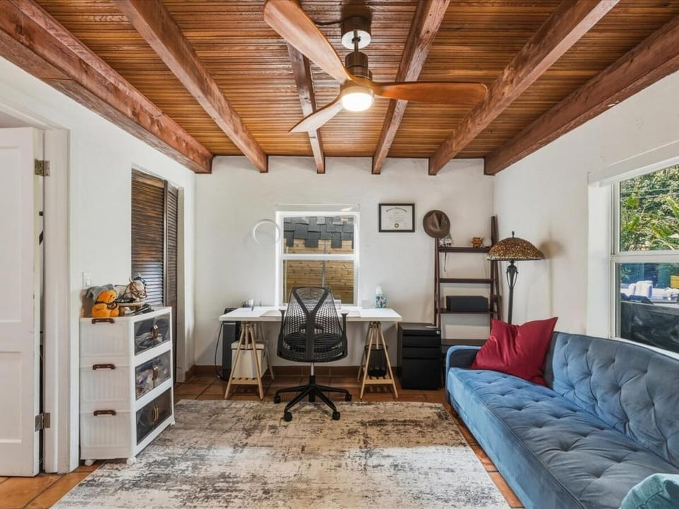 Step into your own Coconut tree paradise - 3 bed House with Sauna House in Biscayne Park