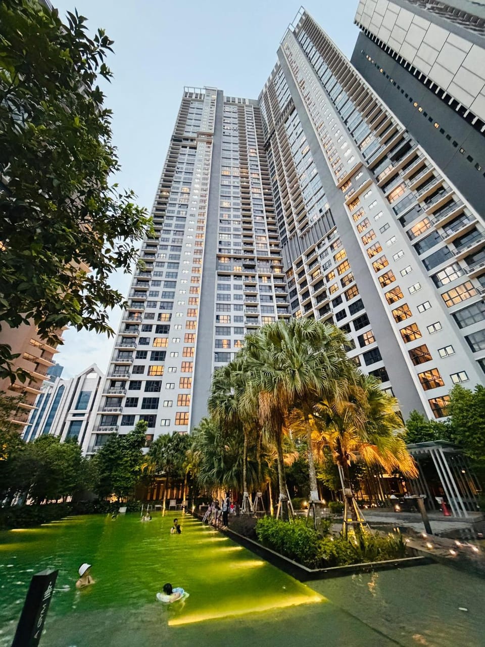 Property building, Day, Swimming pool