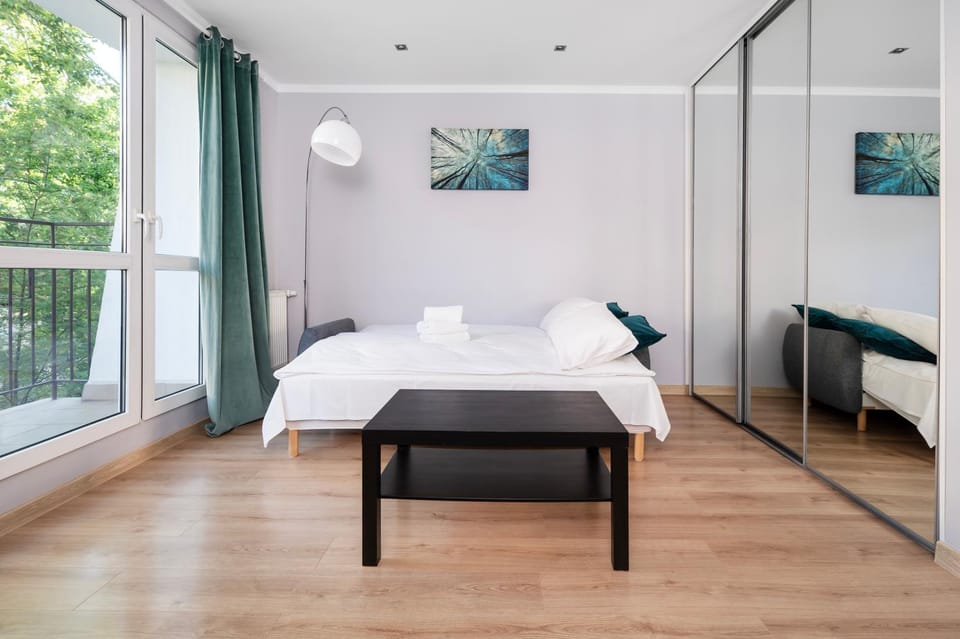 Bed, Photo of the whole room, towels