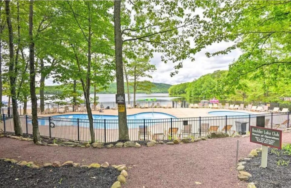 Nearby landmark, Swimming pool