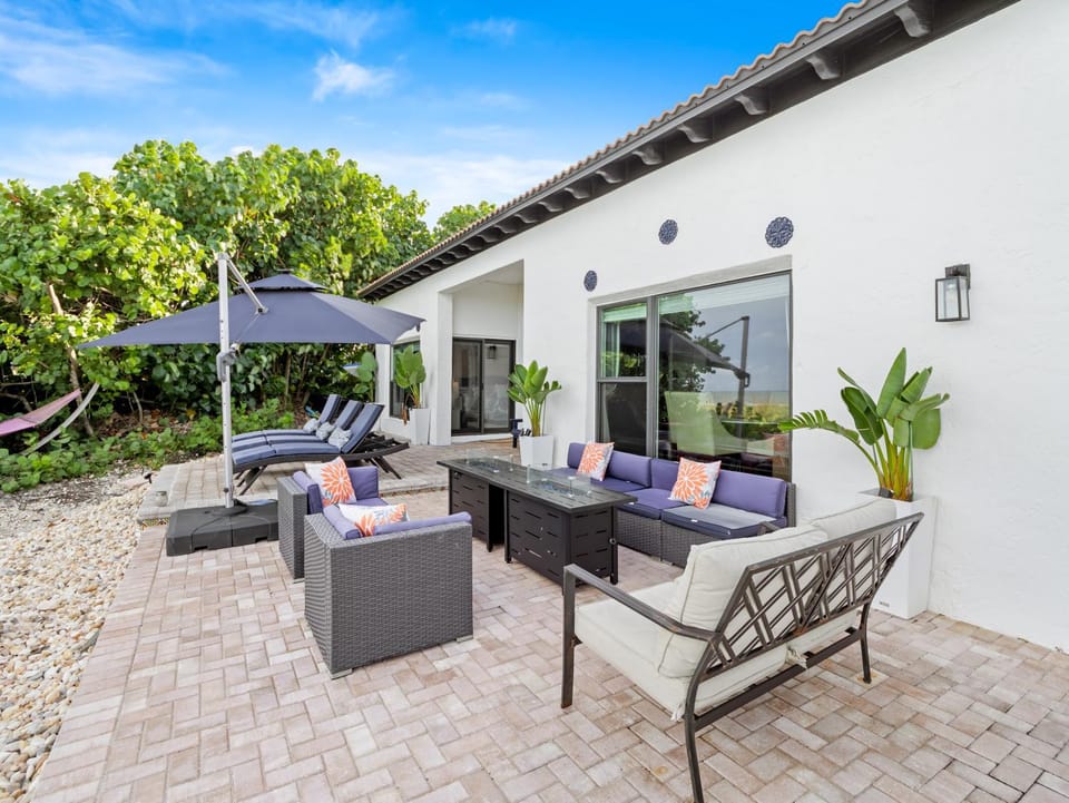 Patio, Patio, Balcony/Terrace, Balcony/Terrace, Seating area, Sea view, Sea view, sunbed