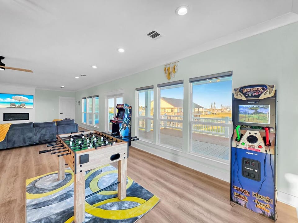 Game Room, Game Room