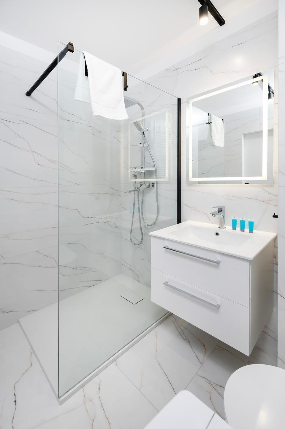 Shower, Bathroom, towels
