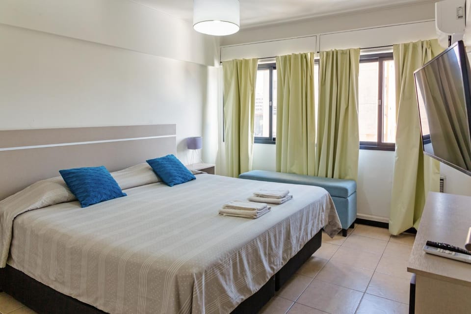 Bed, Photo of the whole room, Bedroom, air conditioner