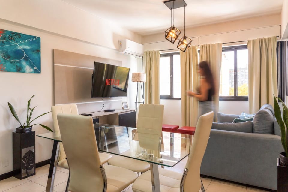 TV and multimedia, Living room, Seating area, Dining area