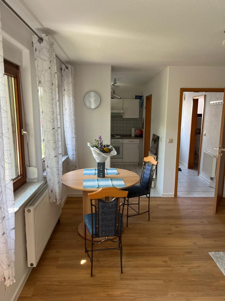 Seating area, Dining area