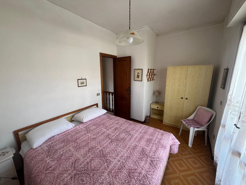 Bed, Decorative detail, Bedroom