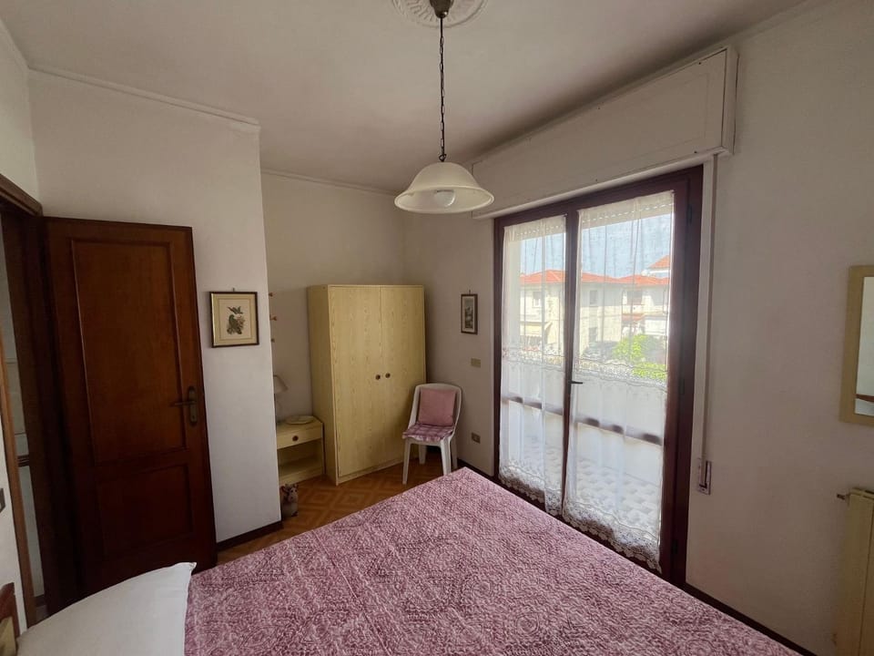 Bed, Decorative detail, Bedroom