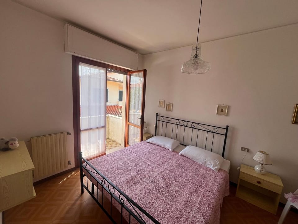 Bed, Decorative detail, Bedroom
