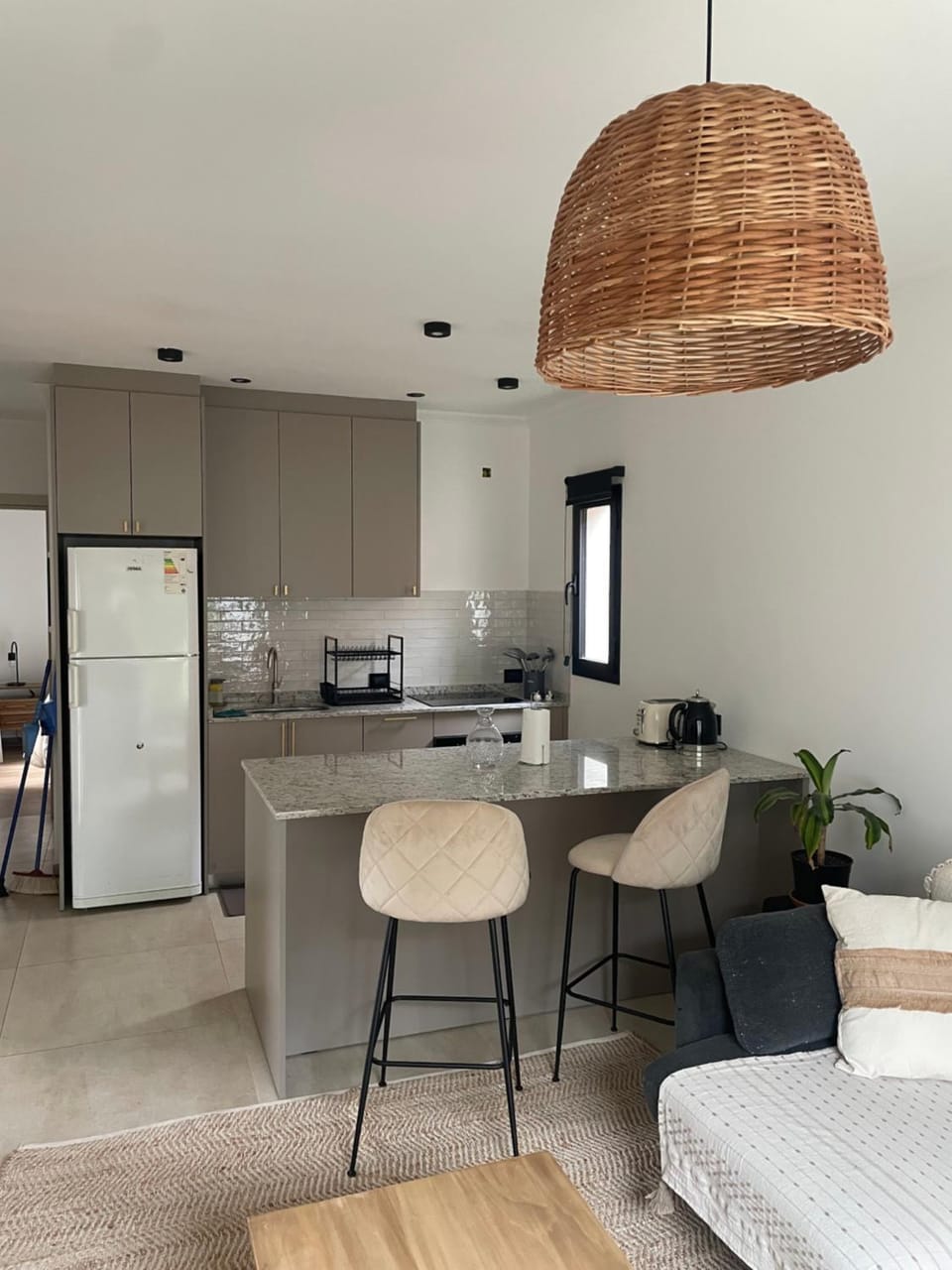 Kitchen or kitchenette, Dining area, oven, stove