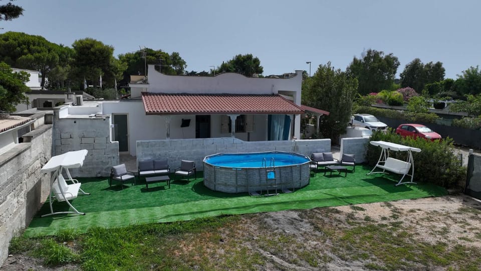 Property building, Patio, Day, Natural landscape, Garden, Pool view, Swimming pool, Swimming pool, sunbed