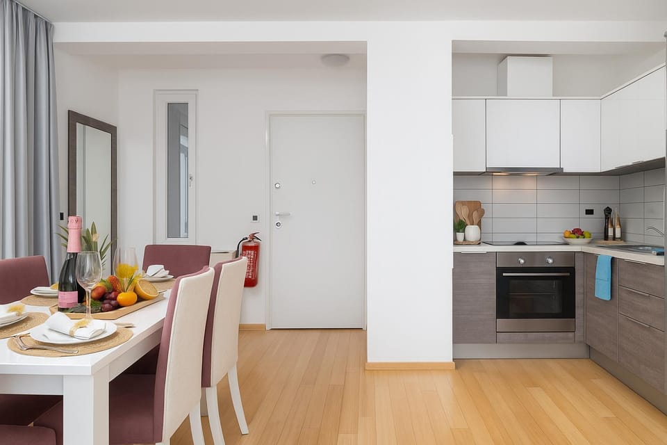Kitchen or kitchenette, Dining area, kitchen