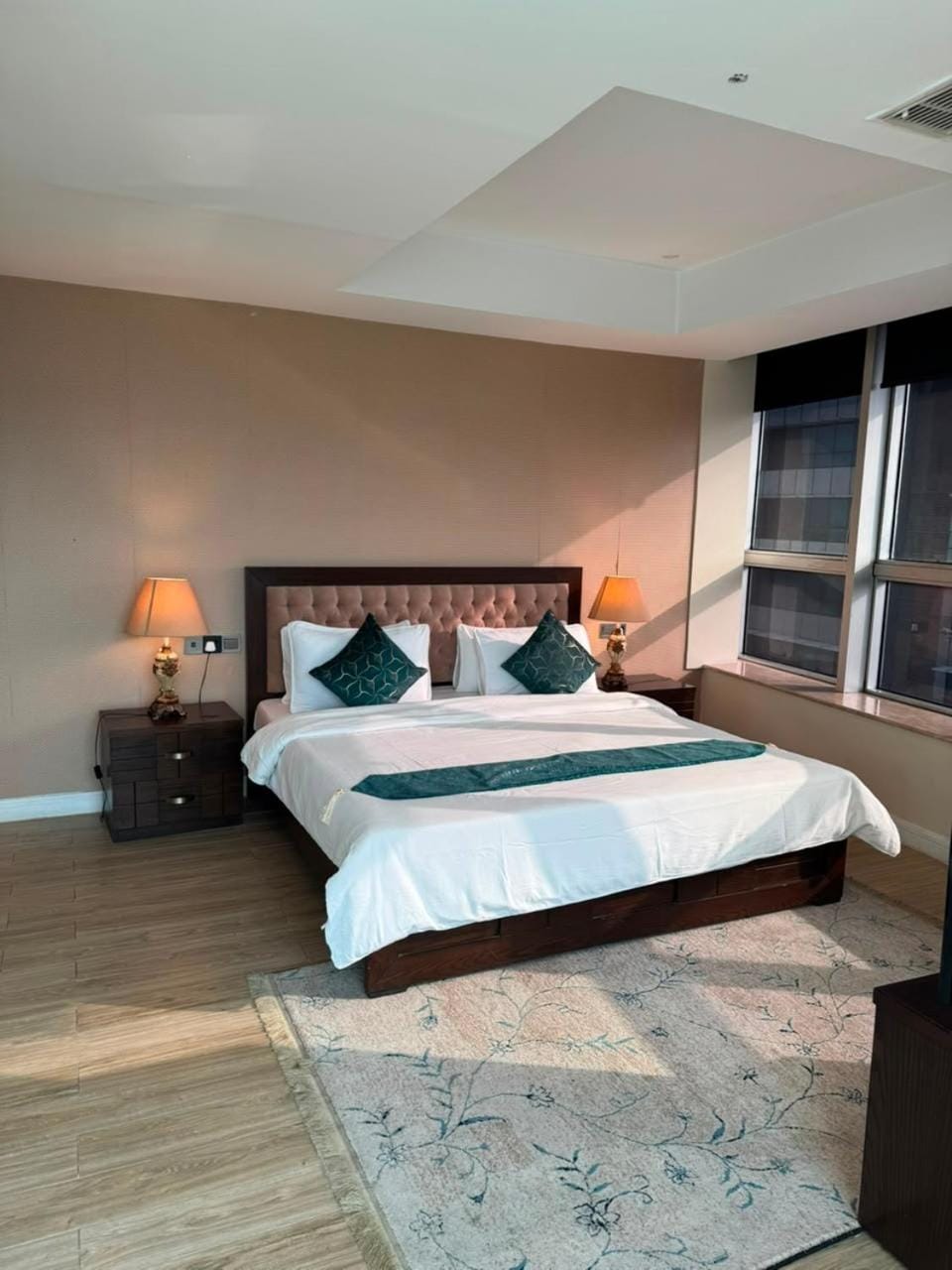 Bed, Living room, Photo of the whole room, Seating area, Bedroom