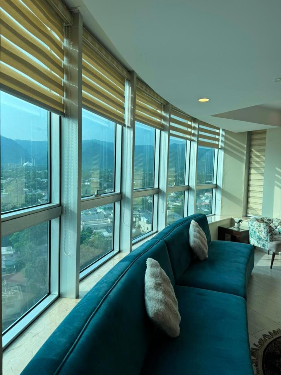 Natural landscape, View (from property/room), Balcony/Terrace, Living room, Seating area, Mountain view