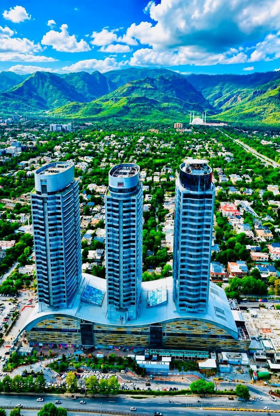 Property building, Day, Natural landscape, Bird's eye view, City view, Mountain view, Location, Parking