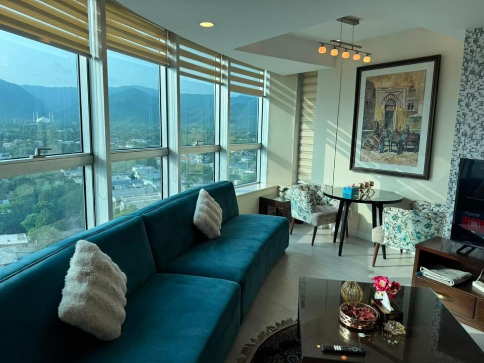 Natural landscape, TV and multimedia, View (from property/room), Balcony/Terrace, Living room, Seating area, Dining area, Mountain view