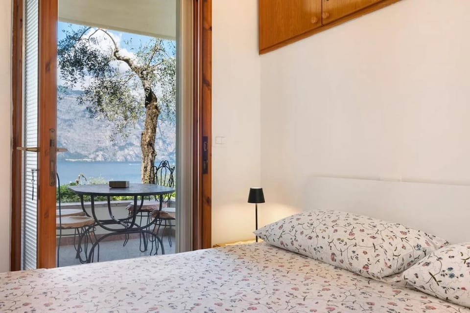 Garden Apartment with lake view Apartment in Brenzone sul Garda