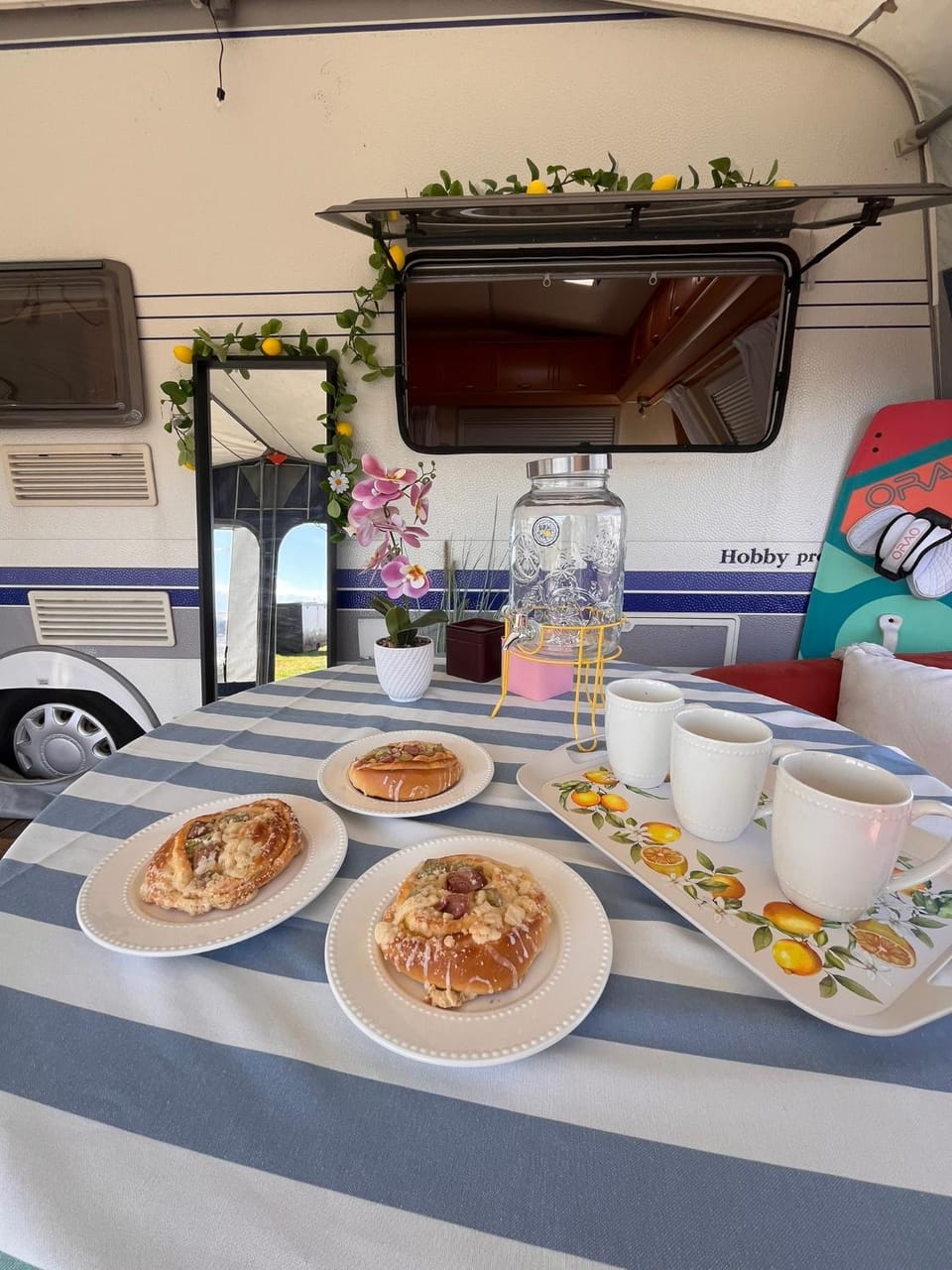 Capri - kolorowa przyczepa kempingowa w Jastarni Campground/ 
RV Resort in Pomeranian Voivodeship