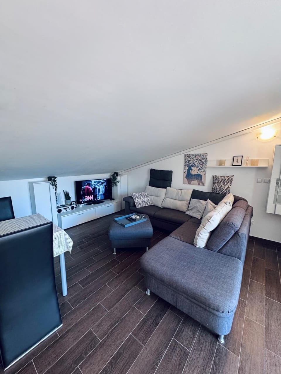 Communal lounge/ TV room, TV and multimedia, Kitchen or kitchenette, Living room, Seating area