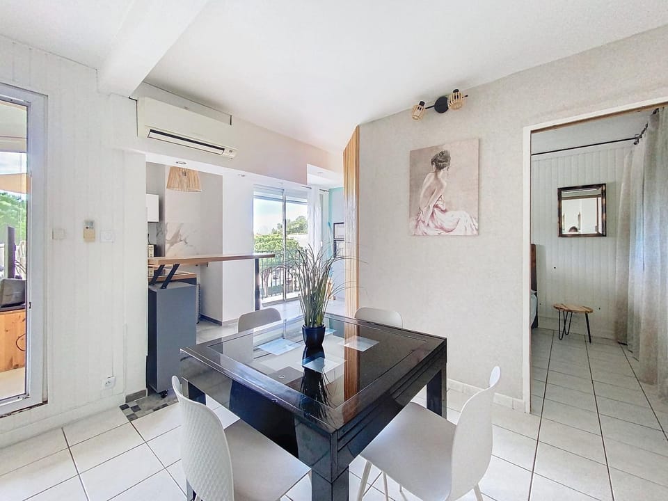 TV and multimedia, Kitchen or kitchenette, air conditioner