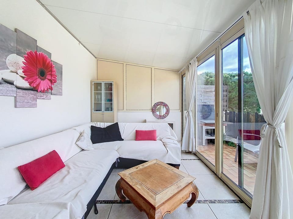 Patio, Bed, View (from property/room), Balcony/Terrace, Living room, Photo of the whole room, Seating area, Bedroom