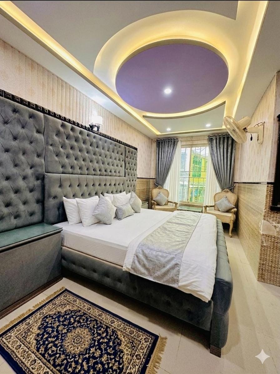 FAKHAR INTERNATIONAL HOTEL! ONE minute walk From MALL ROAD MURREE l Hot Water l Backup Light l Covered Car Parking l Hotel in Punjab