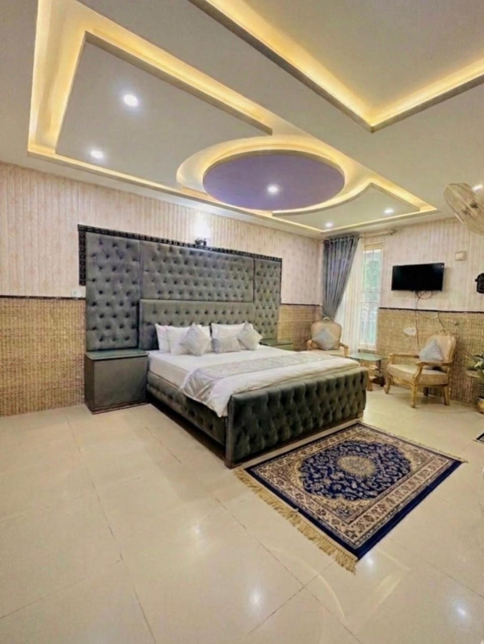 FAKHAR INTERNATIONAL HOTEL! ONE minute walk From MALL ROAD MURREE l Hot Water l Backup Light l Covered Car Parking l Hotel in Punjab