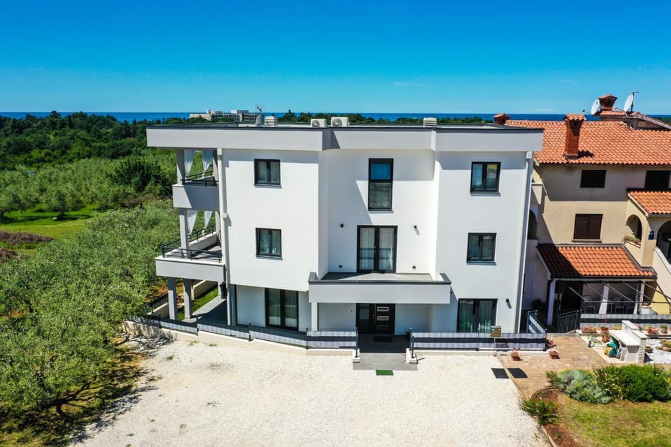 Property building, Bird's eye view, View (from property/room), City view, Garden view, Garden view, Sea view, Sea view, Street view, Street view, Quiet street view, Inner courtyard view, Parking