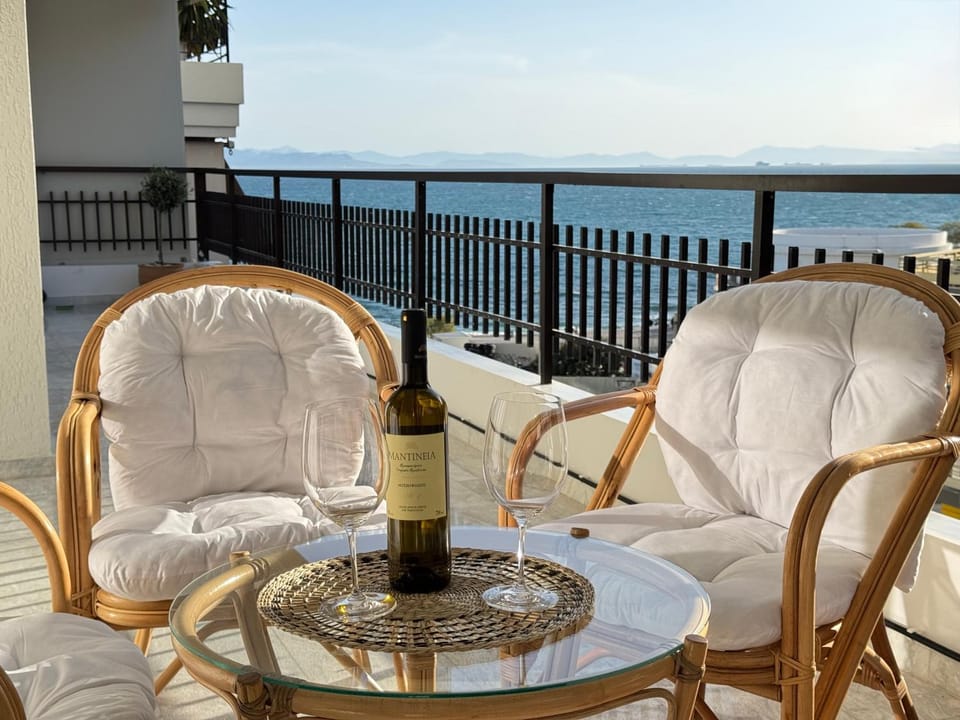 Natural landscape, View (from property/room), Balcony/Terrace, Seating area, Sea view