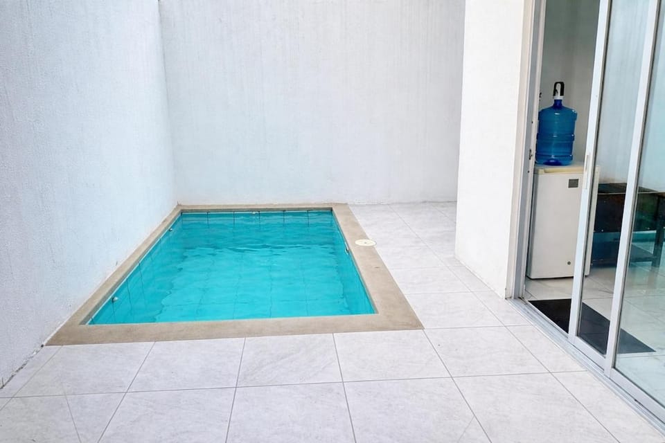 Luxury House with Pool Private and Secure Residential Development Villa in Guayaquil