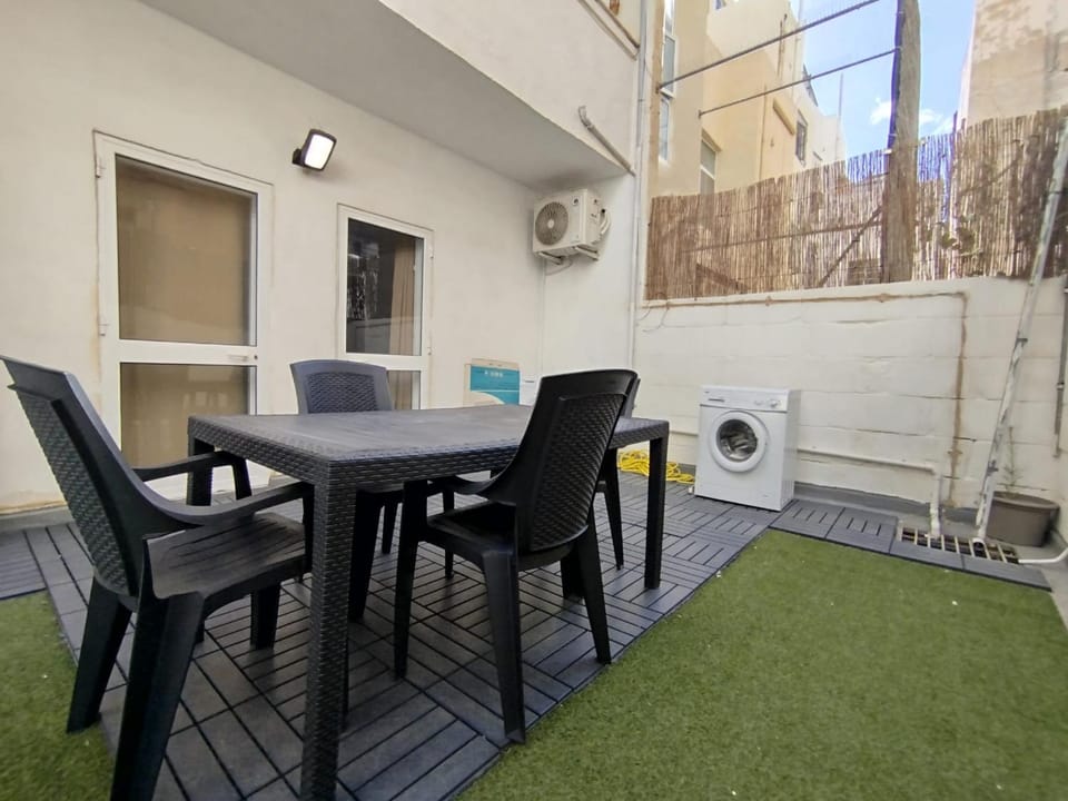 Apartment 2BR - Sliema Near Sea Apartment in Sliema