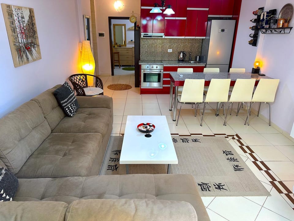 TV and multimedia, Kitchen or kitchenette, Living room, Seating area, Dining area, air conditioner