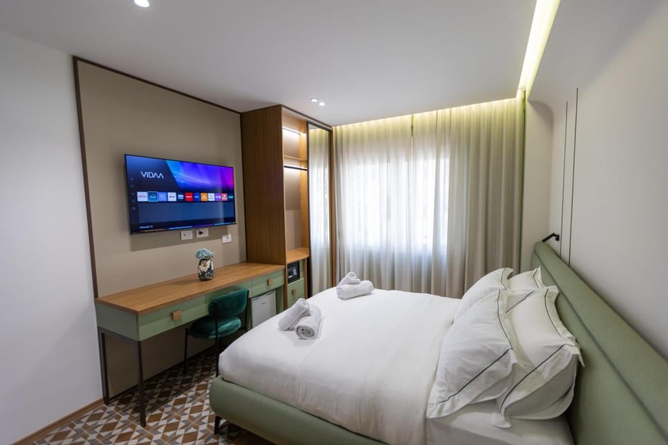 Communal lounge/ TV room, Bed, TV and multimedia, View (from property/room), Photo of the whole room, Seating area, Bedroom, furniture, minibar, safe, wardrobe