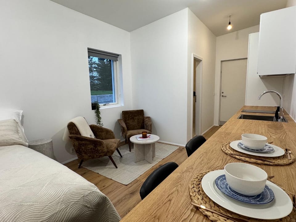 Kitchen or kitchenette, Living room, Seating area