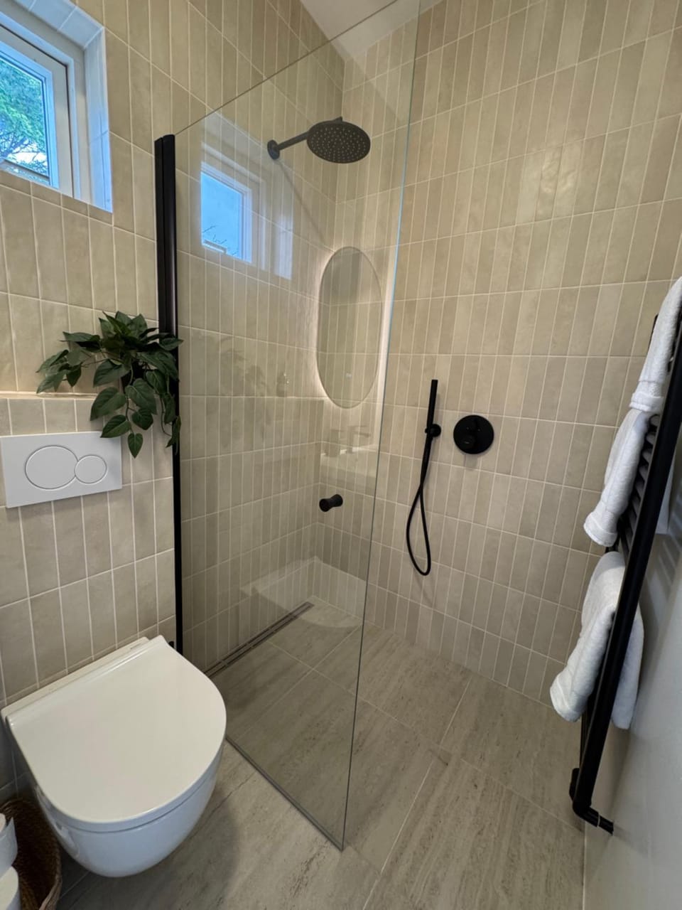 Shower, Toilet, Bathroom, towels