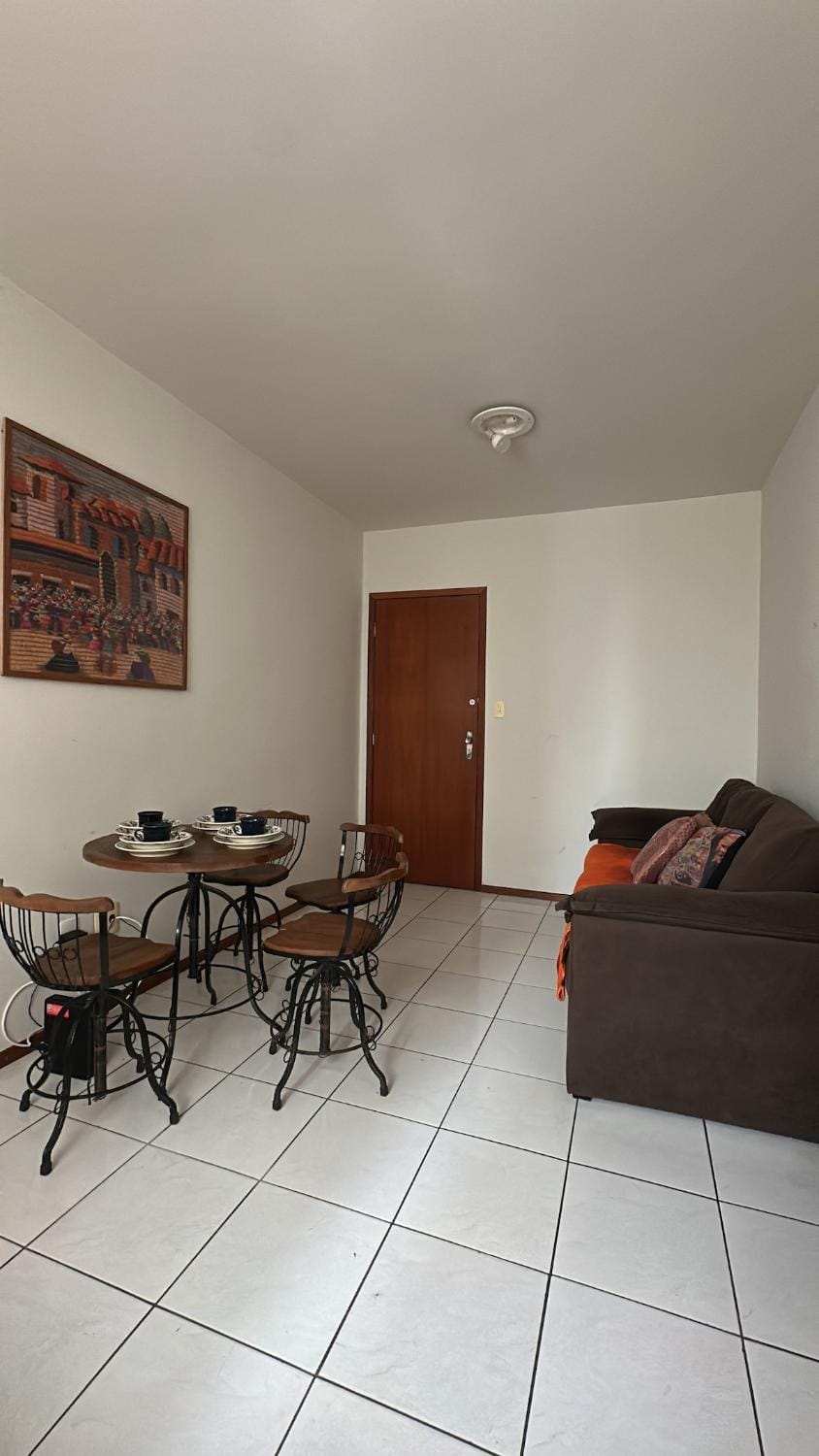 Apartamento Espaçoso para Grupos l 10 Pessoas l Wi-Fi l Estacionamento l JF 200 metros do idependência shopping Apartment in Juiz de Fora