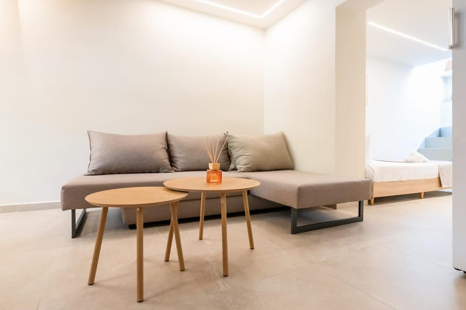 Neilis - Modern Retreat in Central Kalamata Apartment in Messenia