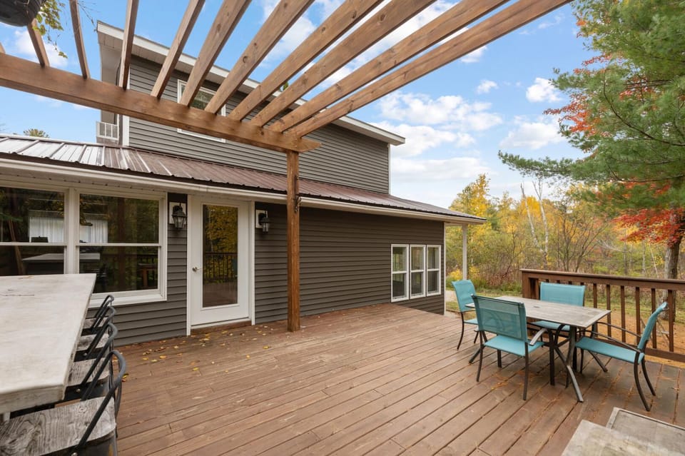 Long Lake Escape 4BR Modern Home 15 Min to Downtown Traverse City House in Michigan