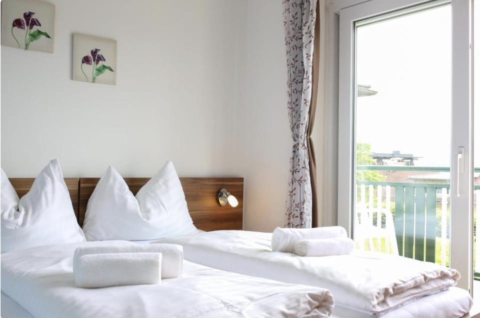 Lake Apartment - Lake View & Free Parking Apartment in Carinthia, Austria