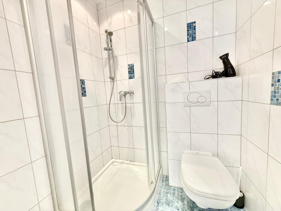 Lake Apartment - Lake View & Free Parking Apartment in Carinthia, Austria